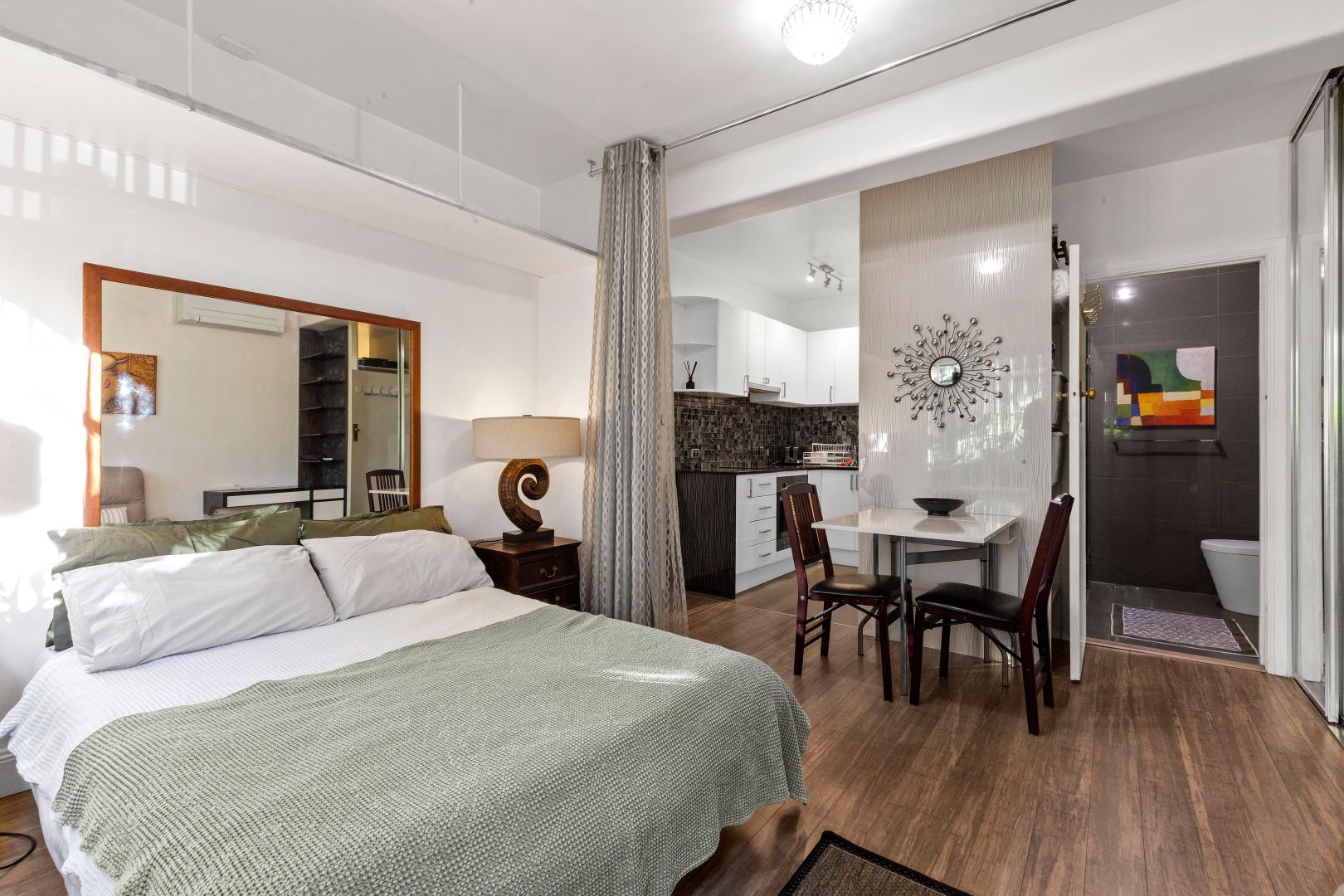 Fully Renovated Studio Apartment St Kilda.